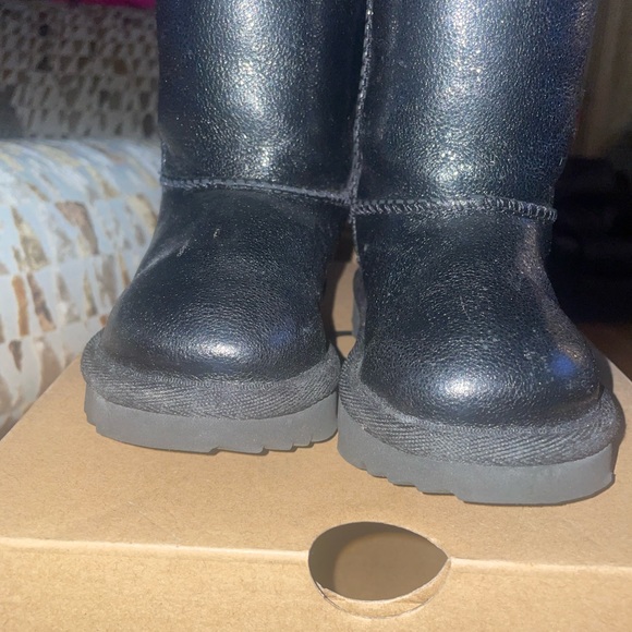 Uggs toddler size 6c